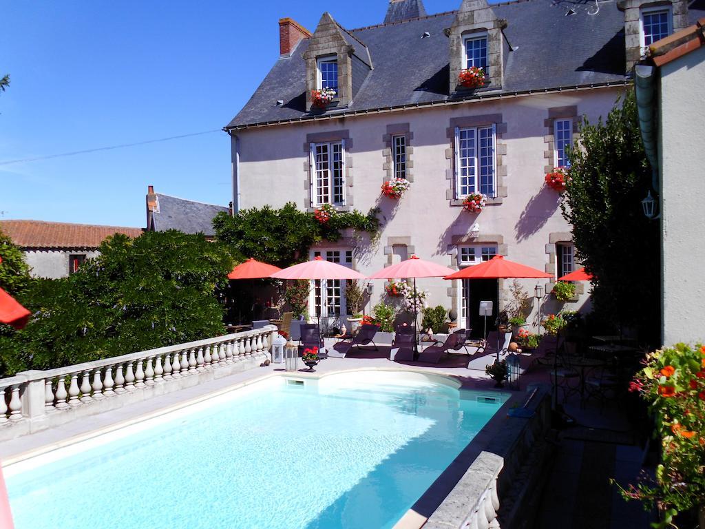 Le Petit Chateau - Tiffauges Proche Puy Dufou Екстер'єр фото