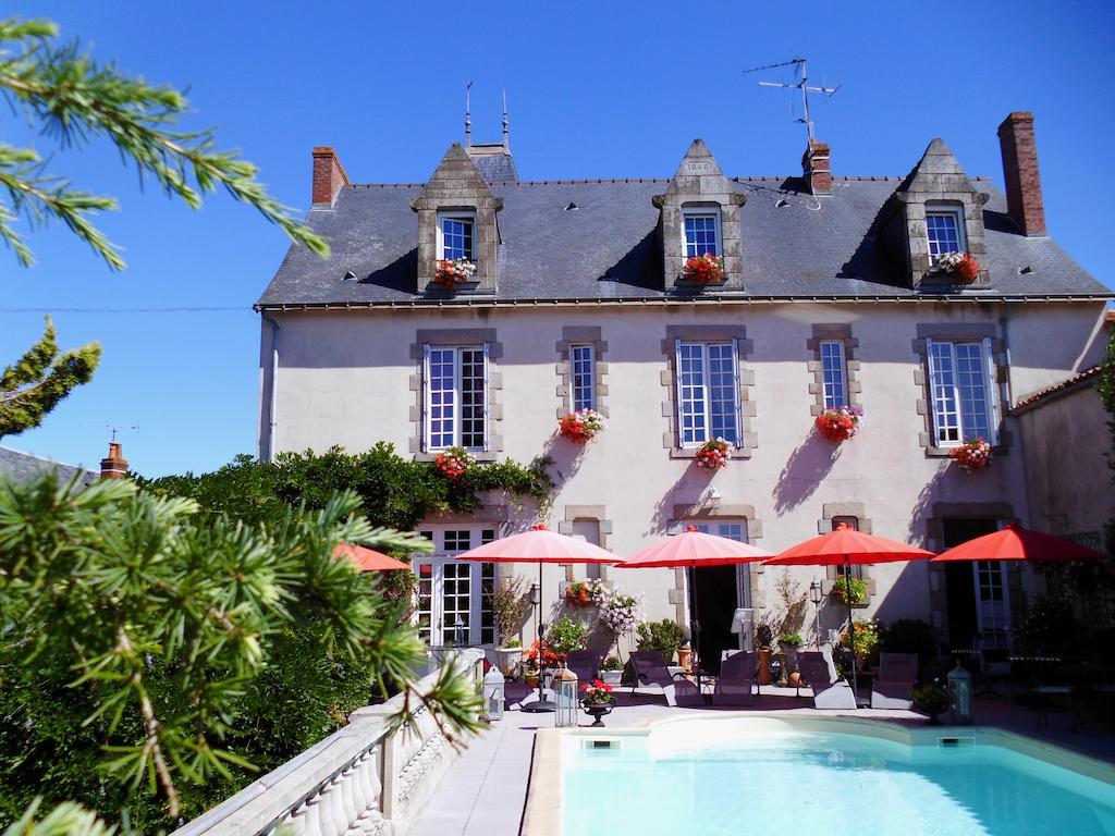 Le Petit Chateau - Tiffauges Proche Puy Dufou Екстер'єр фото